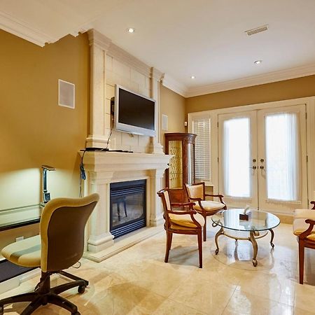 Elegant Apartment With Sauna Toronto Exterior photo
